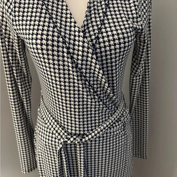 Banana Republic Elephant Print Wrap Dress - Size Medium - Picture 4 of 9